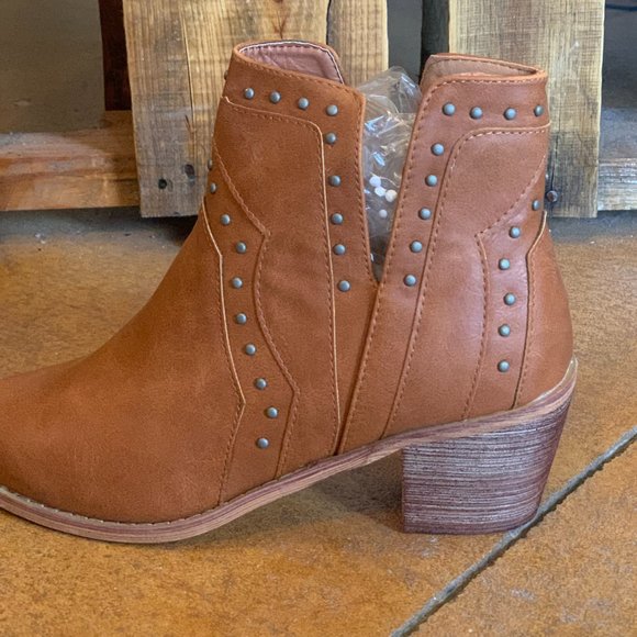 Women's Stitched Western Bootie - Picture 7 of 7